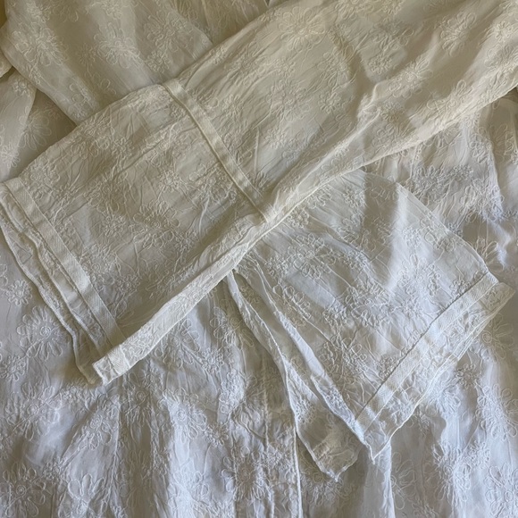 Johnny Was White Floral Embroidered Snap Down Top. Like New!! - Picture 10 of 11